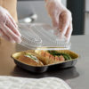29oz Gold 2-comp Foil Entrée / Take-Out Pan with Clear Dome Lid - 50/Case - Image 2